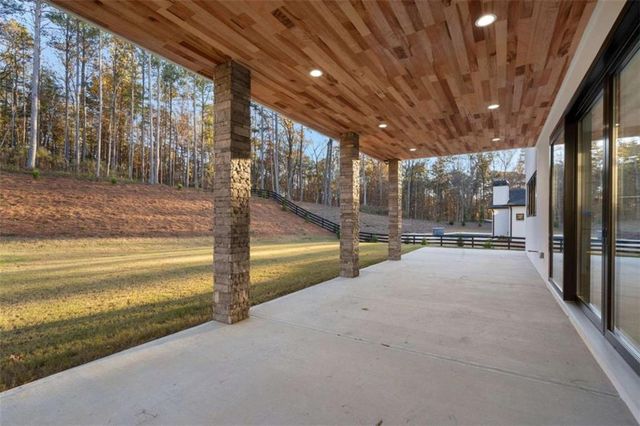 1678 Thomas Drive, Hoschton, GA 30548