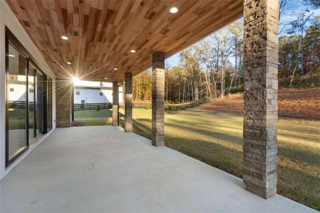 1678 Thomas Drive, Hoschton, GA 30548