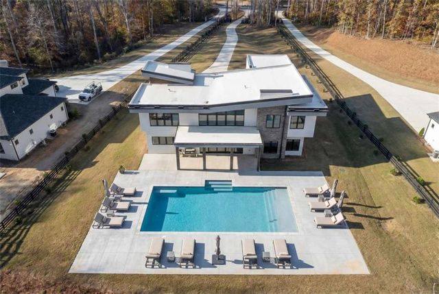 1678 Thomas Drive, Hoschton, GA 30548