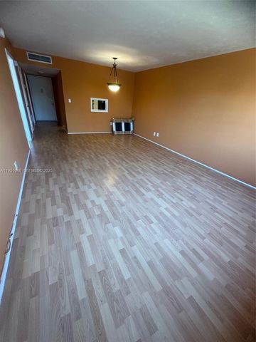 1530 NE 191st St 205, Miami, FL 33179