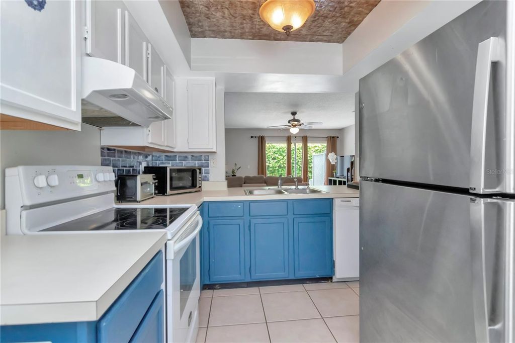 Image 9 of property listing at 14053 NOTREVILLE WAY, Tampa, FL 33624