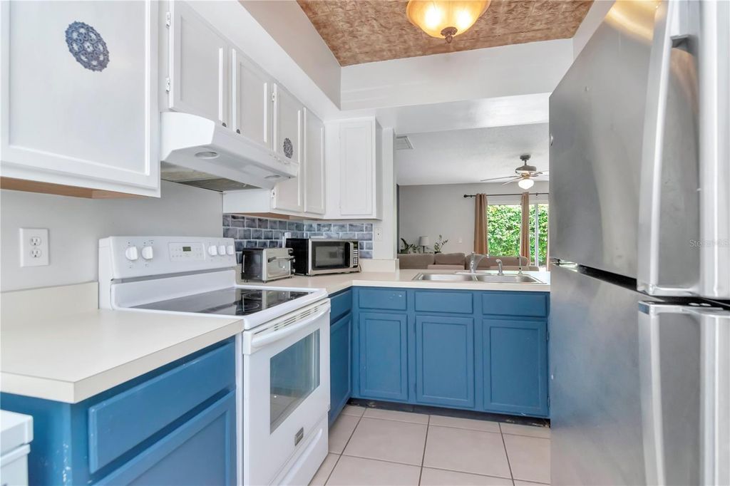 Image 10 of property listing at 14053 NOTREVILLE WAY, Tampa, FL 33624