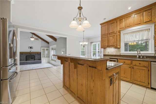 933 Forest Lakes CIR, Chesapeake, VA 23322