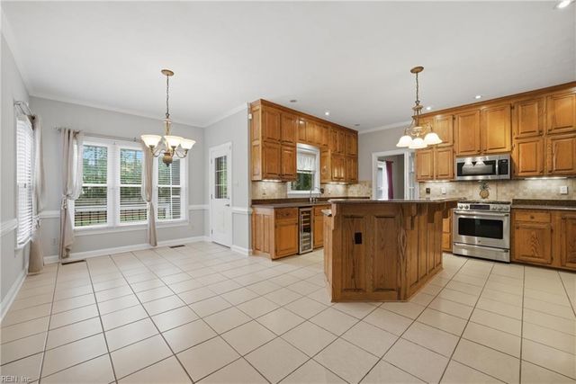933 Forest Lakes CIR, Chesapeake, VA 23322