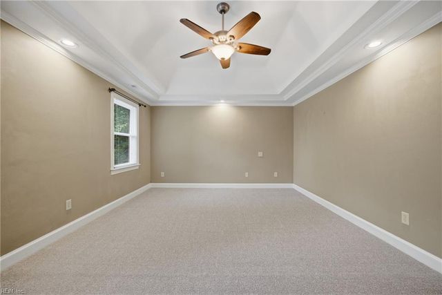 933 Forest Lakes CIR, Chesapeake, VA 23322