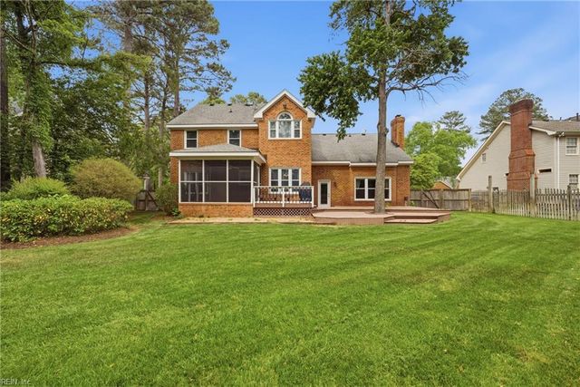 933 Forest Lakes CIR, Chesapeake, VA 23322