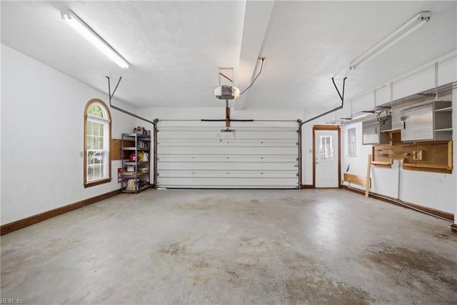 933 Forest Lakes CIR, Chesapeake, VA 23322