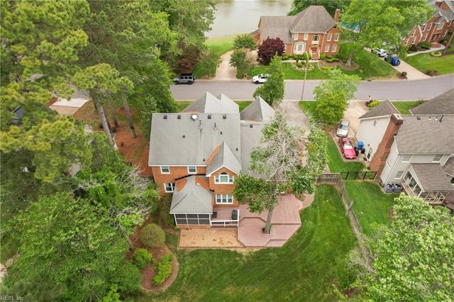 933 Forest Lakes CIR, Chesapeake, VA 23322