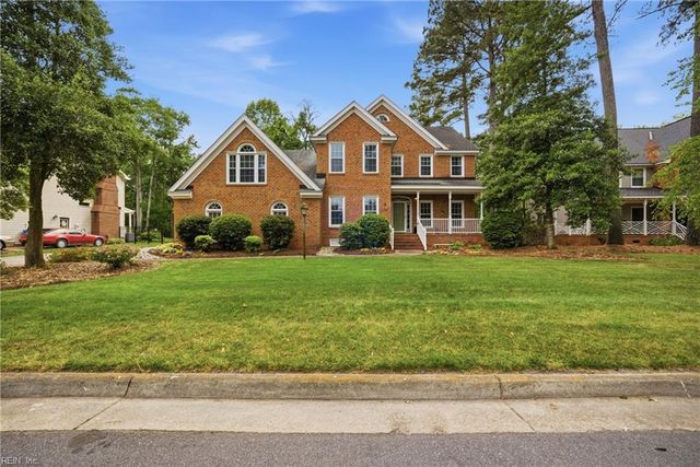 933 Forest Lakes CIR, Chesapeake, VA 23322