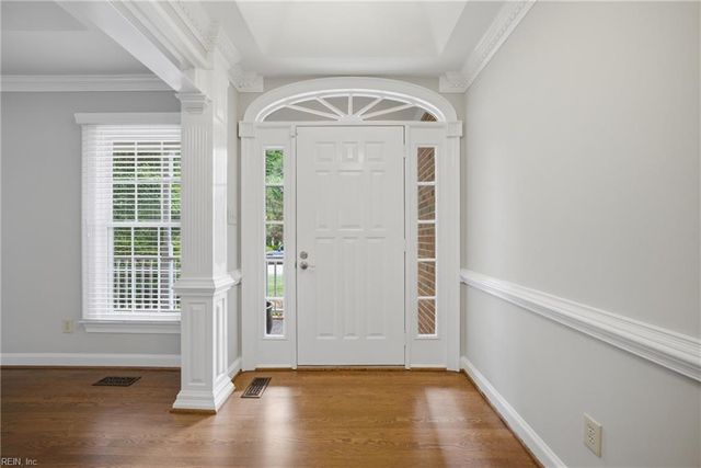 933 Forest Lakes CIR, Chesapeake, VA 23322
