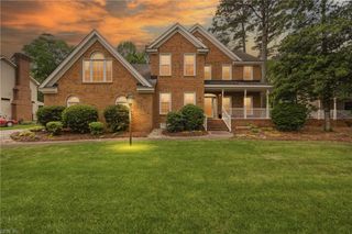 933 Forest Lakes CIR, Chesapeake, VA 23322