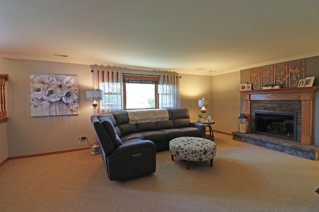 17624 Rosewood Lane, Tinley Park, IL 60487