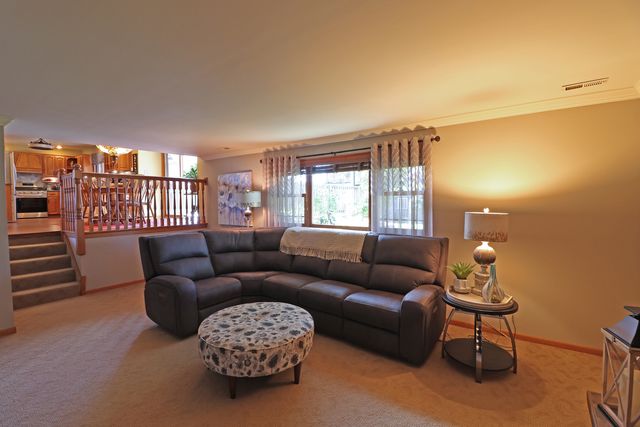 17624 Rosewood Lane, Tinley Park, IL 60487