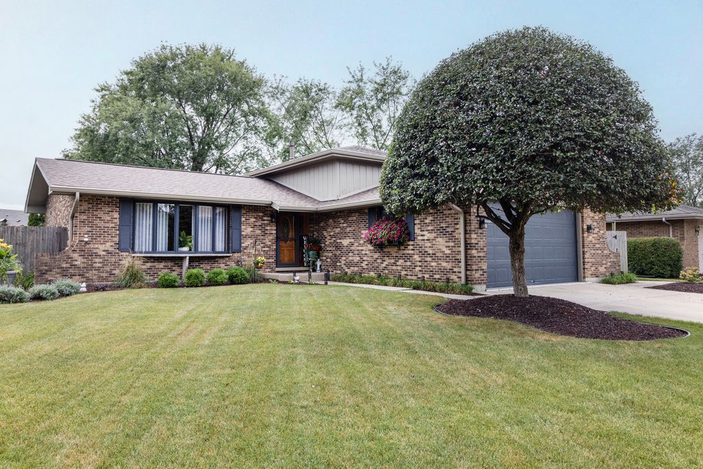 17624 Rosewood Lane, Tinley Park, IL 60487