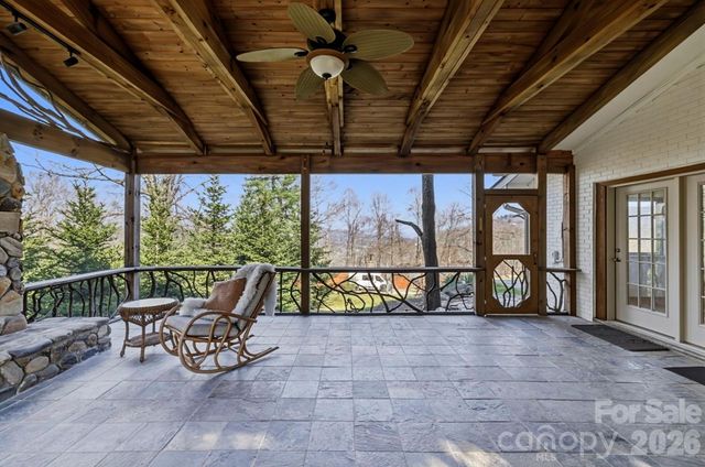 1032 Brightwater Drive, Hendersonville, NC 28739