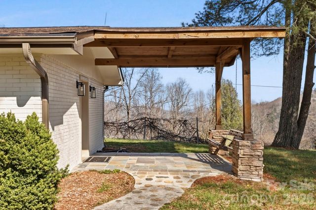 1032 Brightwater Drive, Hendersonville, NC 28739