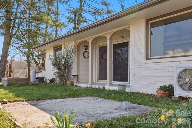 1032 Brightwater Drive, Hendersonville, NC 28739