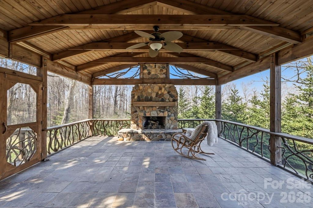 1032 Brightwater Drive, Hendersonville, NC 28739