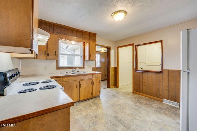 1305 East Sevier Avenue, Kingsport, TN 37664