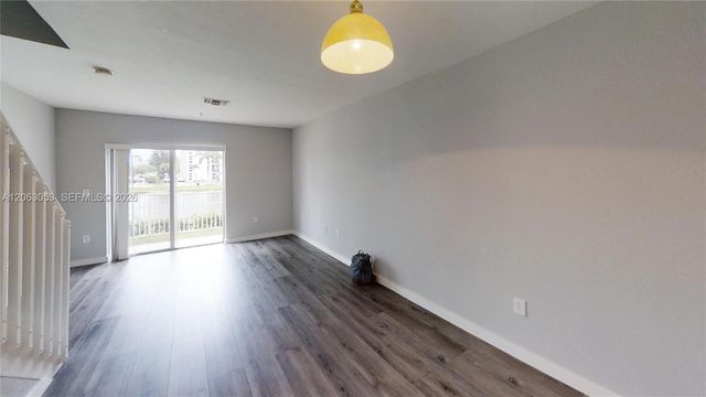 2084 NE 167th St 2-102, North Miami Beach, FL 33162