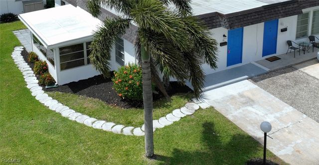 16 Tangerine CT, Lehigh Acres, FL 33936