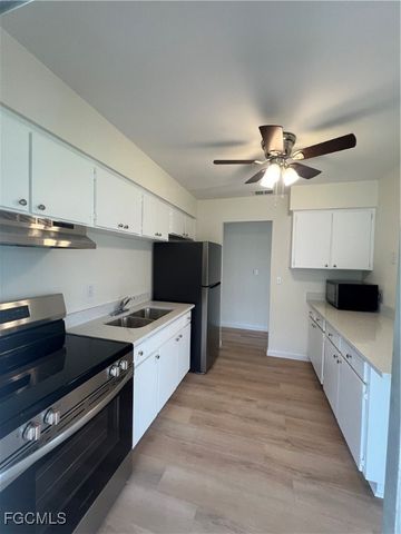 16 Tangerine CT, Lehigh Acres, FL 33936