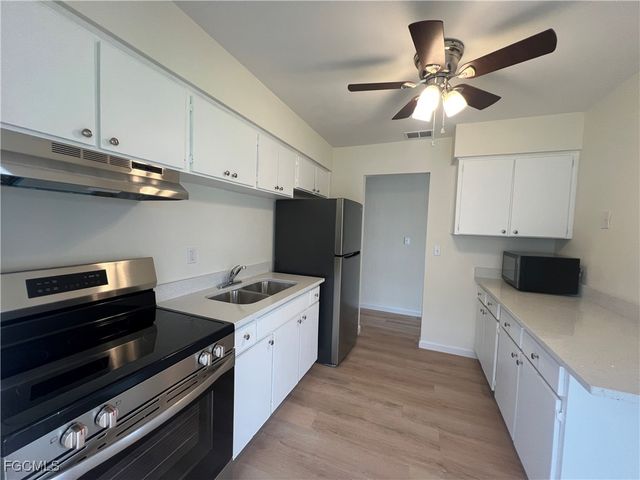 16 Tangerine CT, Lehigh Acres, FL 33936