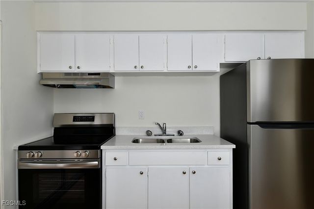 16 Tangerine CT, Lehigh Acres, FL 33936