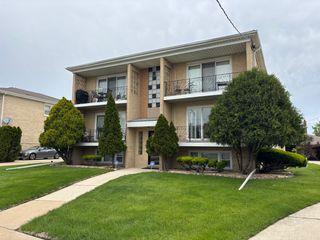 8637 Leamington Avenue 1S, Burbank, IL 60459