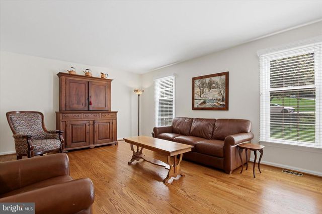 8607 ELLISTON DR, Wyndmoor, PA 19038