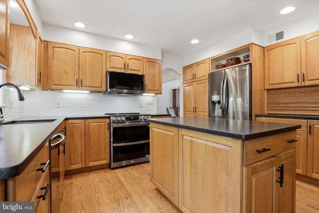 8607 ELLISTON DR, Wyndmoor, PA 19038