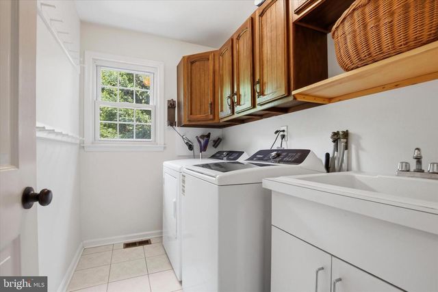 8607 ELLISTON DR, Wyndmoor, PA 19038
