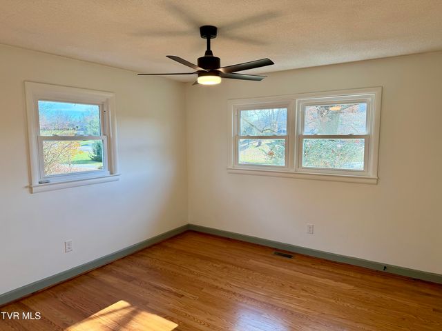 290 Valley Drive, Bristol, VA 24201