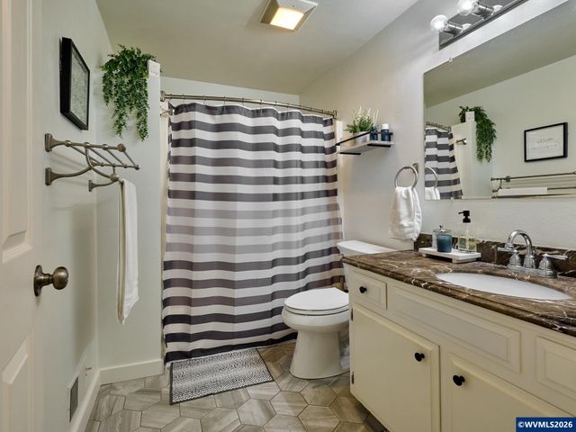 3828 Auburn Rd NE, Salem, OR 97301