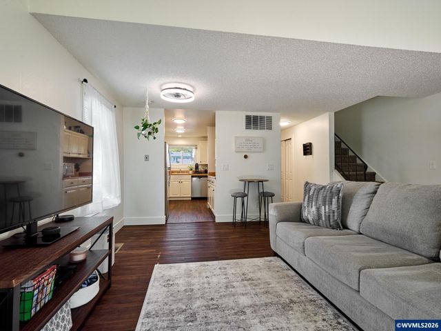 3828 Auburn Rd NE, Salem, OR 97301