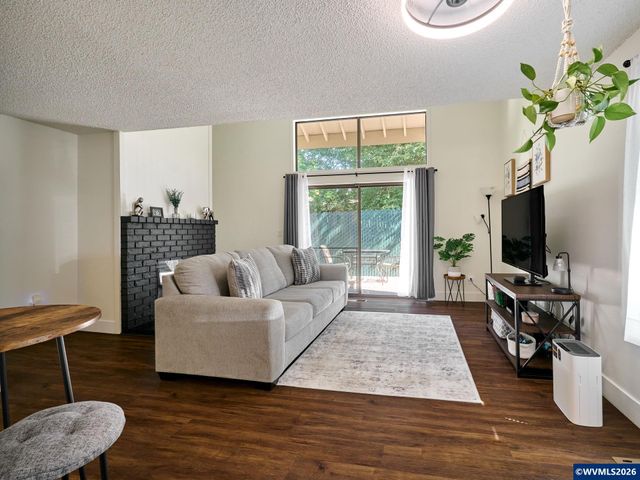 3828 Auburn Rd NE, Salem, OR 97301