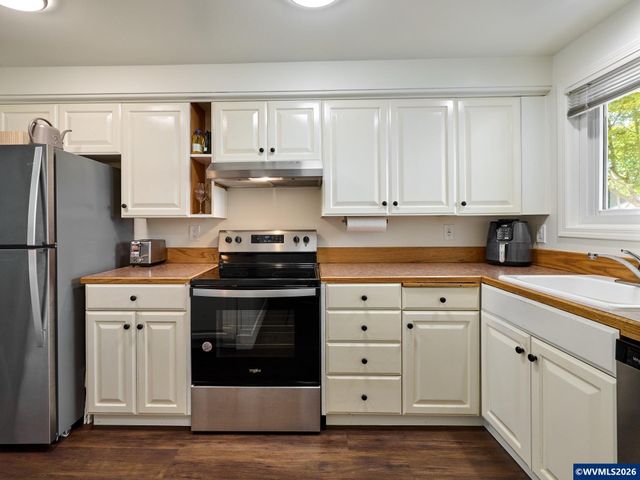 3828 Auburn Rd NE, Salem, OR 97301