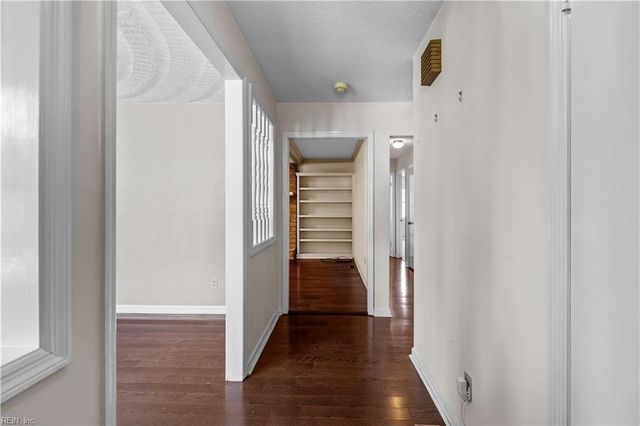 5917 Woodhaven CT, Virginia Beach, VA 23464