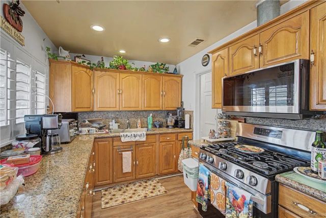 1710 E Mckinley Avenue, Pomona, CA 91767