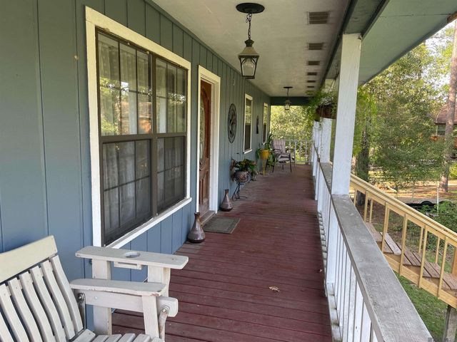 31400 River Pines Dr, Springfield, LA 70462