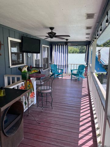 31400 River Pines Dr, Springfield, LA 70462