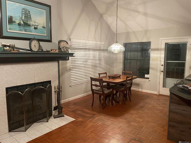 31400 River Pines Dr, Springfield, LA 70462