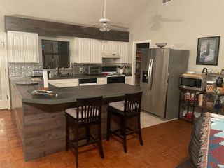 31400 River Pines Dr, Springfield, LA 70462