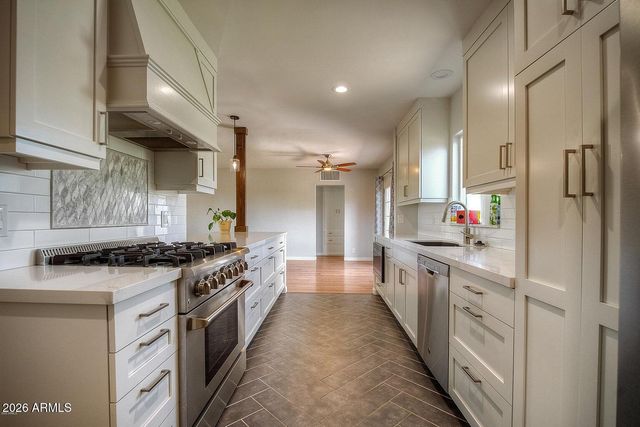 1526 W WINDSOR Avenue, Phoenix, AZ 85007