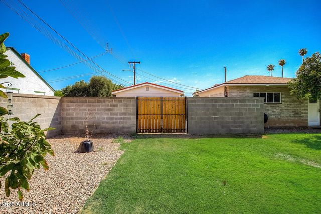 1526 W WINDSOR Avenue, Phoenix, AZ 85007