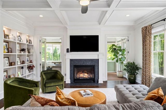 383 Peachtree Avenue NE, Atlanta, GA 30305