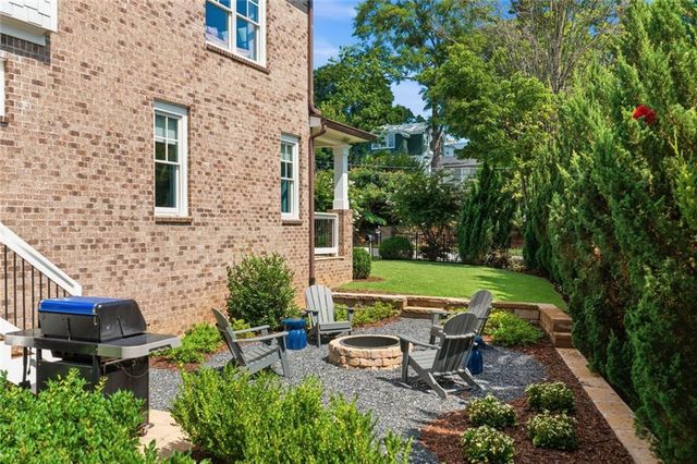 383 Peachtree Avenue NE, Atlanta, GA 30305
