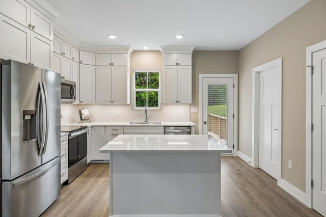 3505 Brookstone Dr, Cookeville, TN 38506