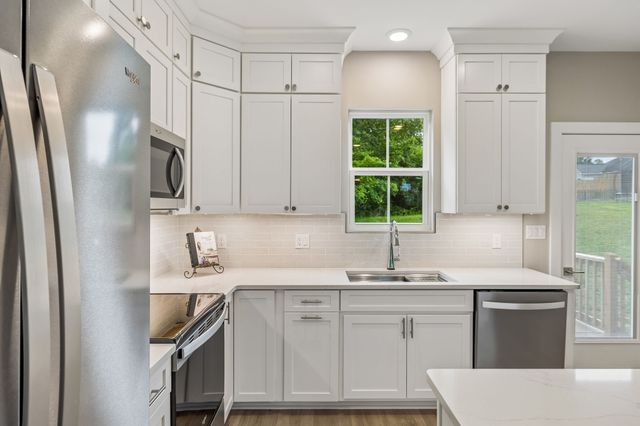 3505 Brookstone Dr, Cookeville, TN 38506