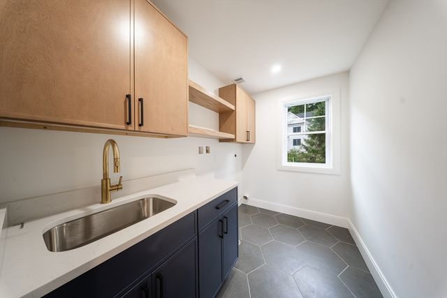 2 Spring Meadow Dr, Southborough, MA 01772